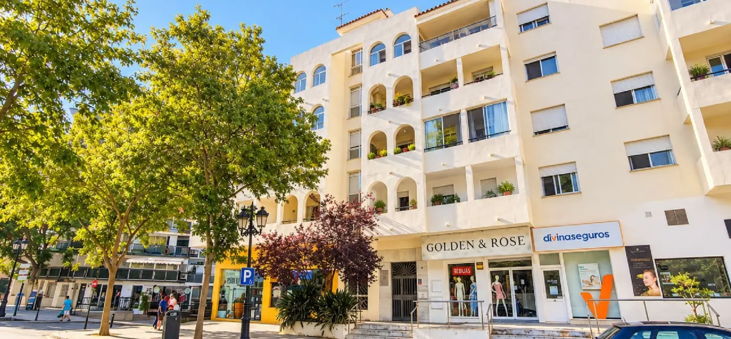 Venta de apartamento en planta media en Marbella 0