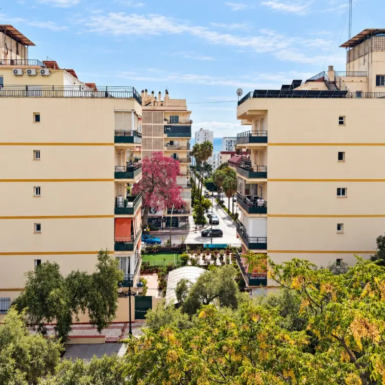 Venta de apartamento en planta media en Marbella