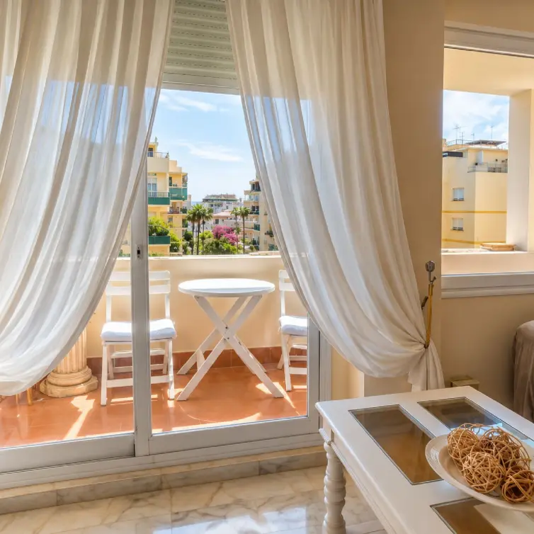 Venta de apartamento en planta media en Marbella