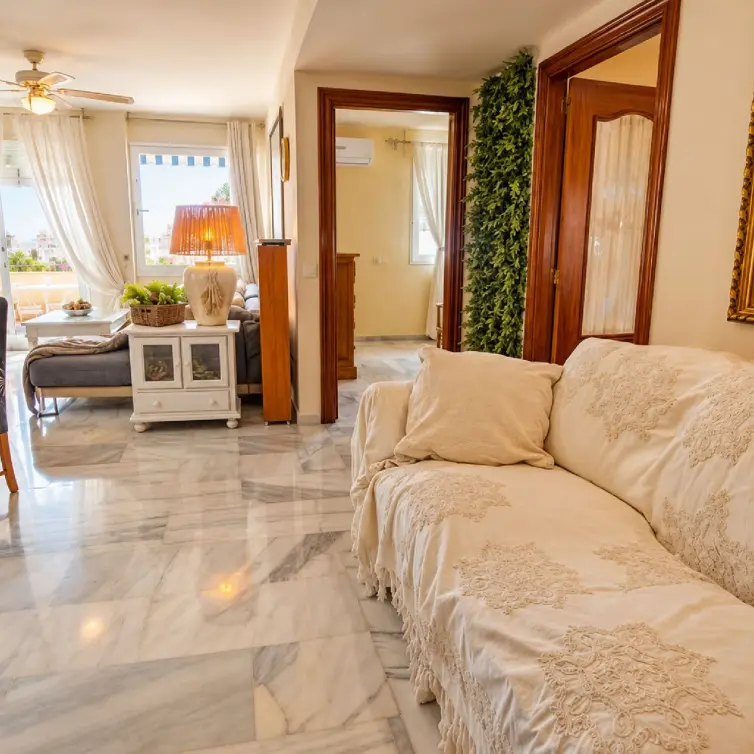 Venta de apartamento en planta media en Marbella