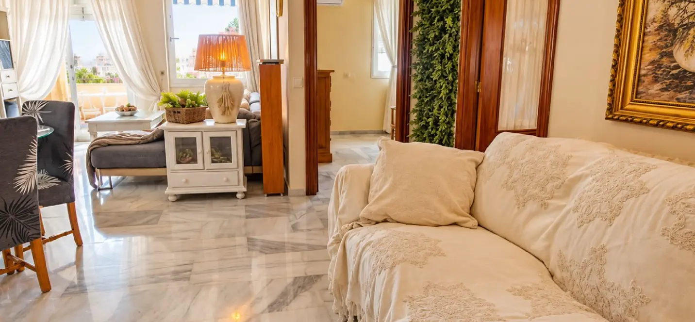 Venta de apartamento en planta media en Marbella 4