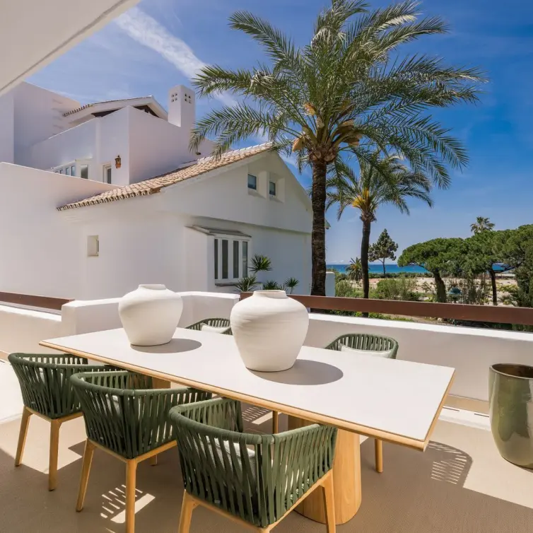Venta de apartamento en planta media en Marbella