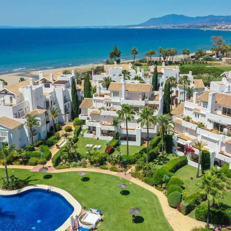 Venta de apartamento en planta media en Marbella