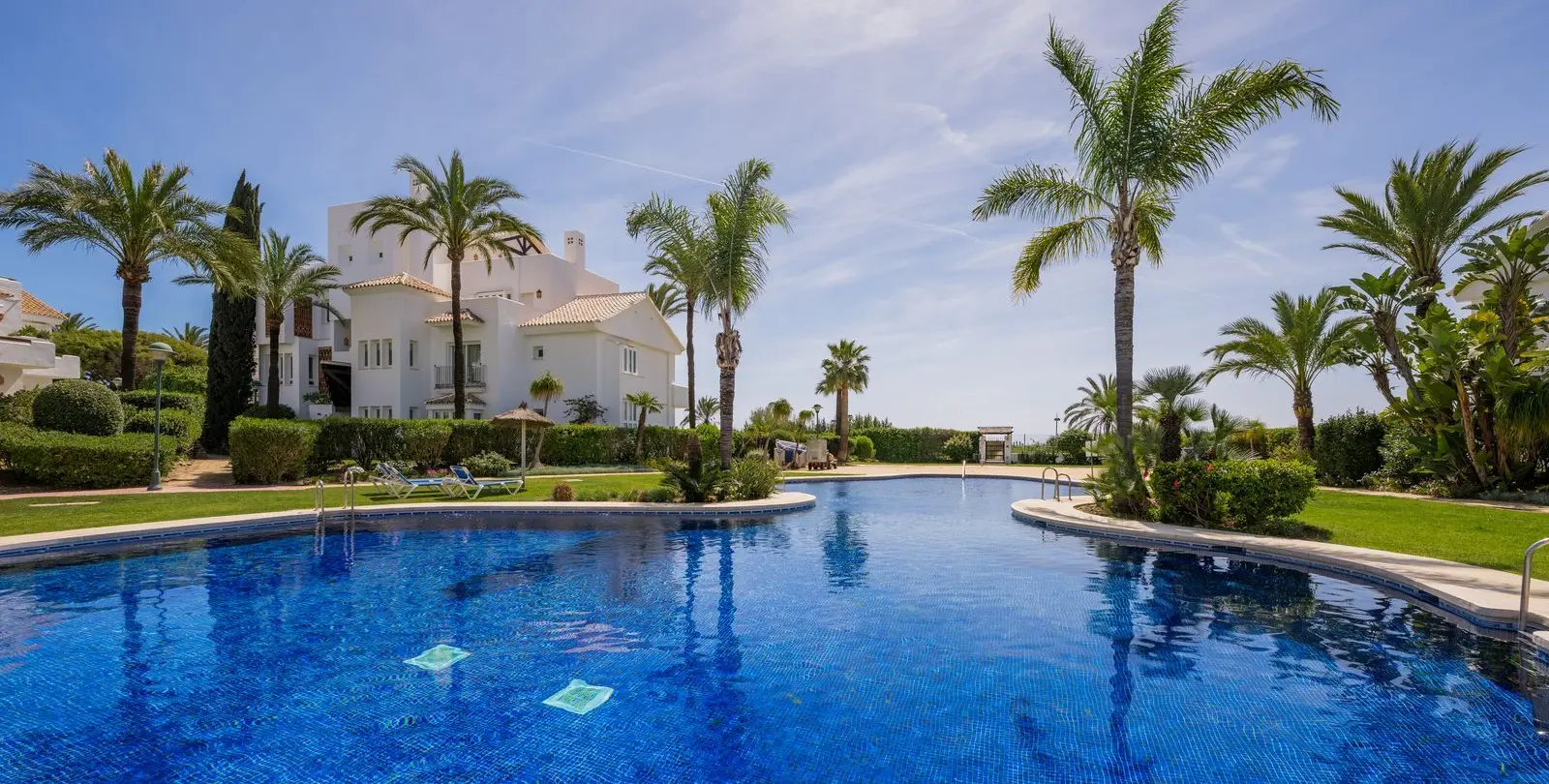 Venta de apartamento en planta media en Marbella 13