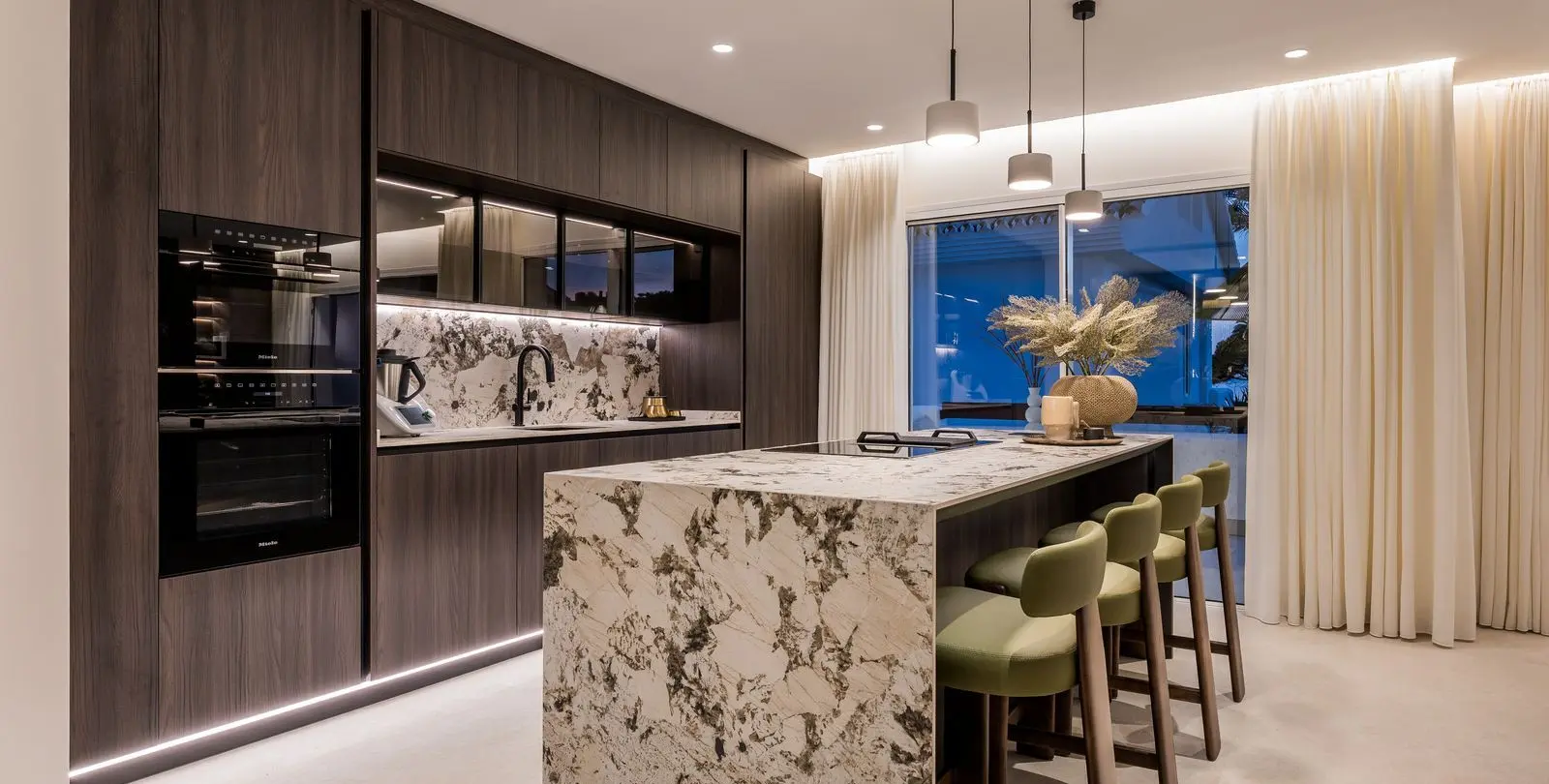Venta de apartamento en planta media en Marbella 31