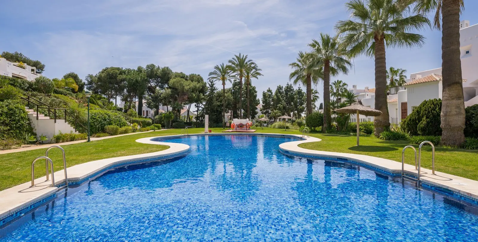 Venta de apartamento en planta media en Marbella 34