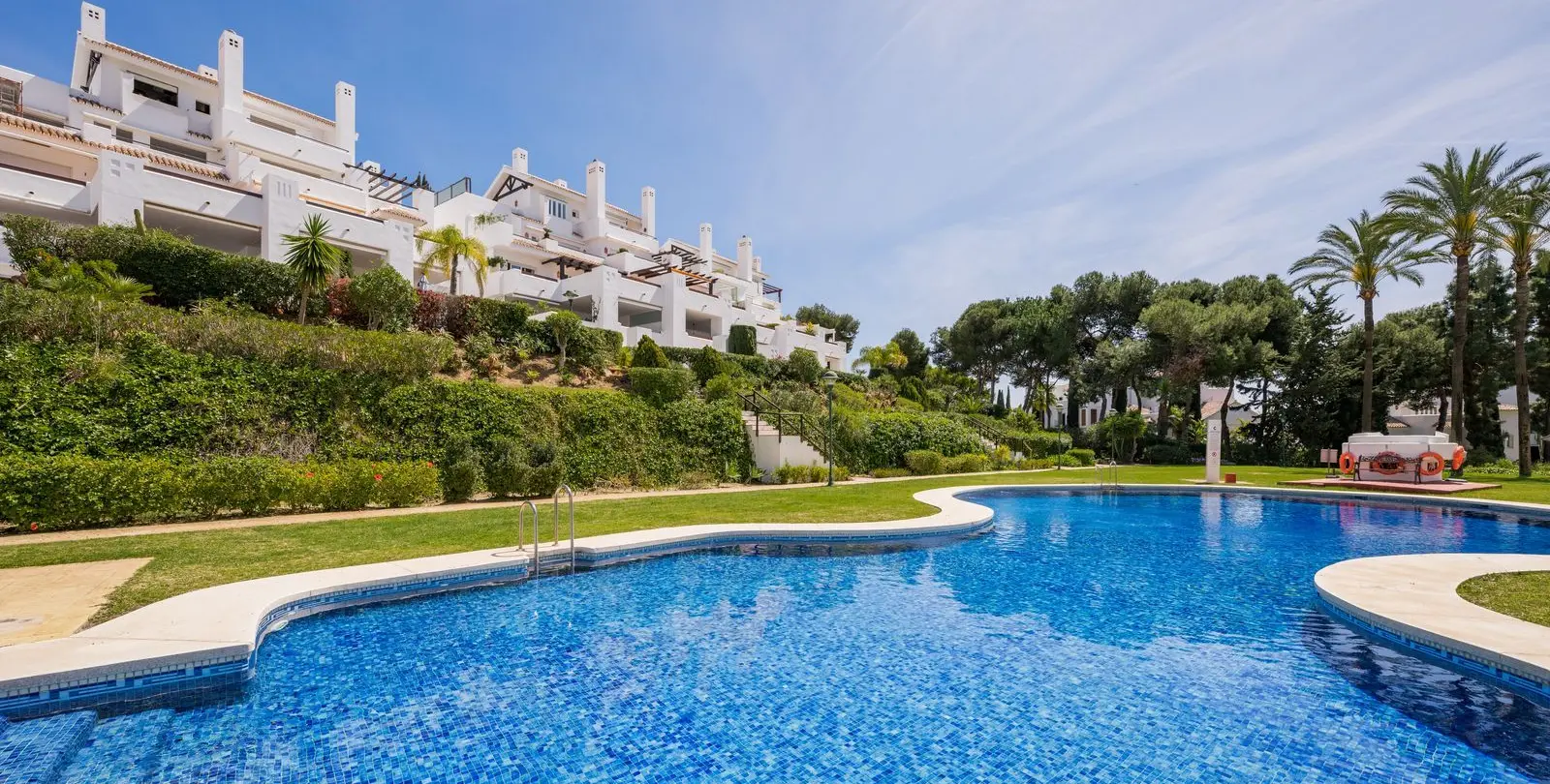Venta de apartamento en planta media en Marbella 35