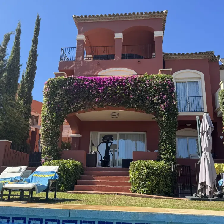 Venta de villa independiente en Puerto Banús