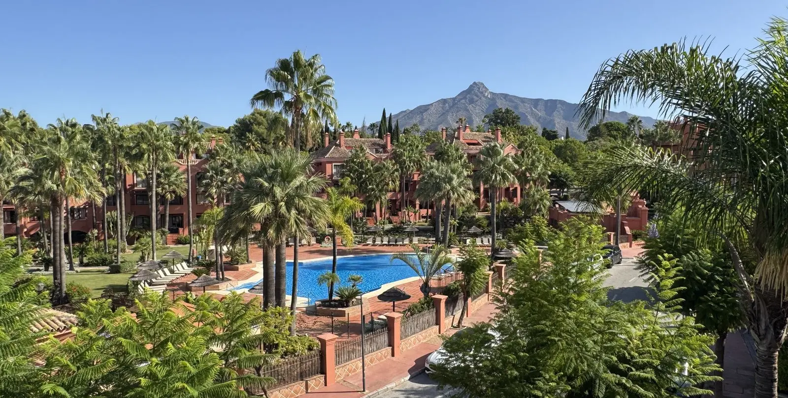 Продажа  отдельно стоящей виллы в Puerto Banús 2