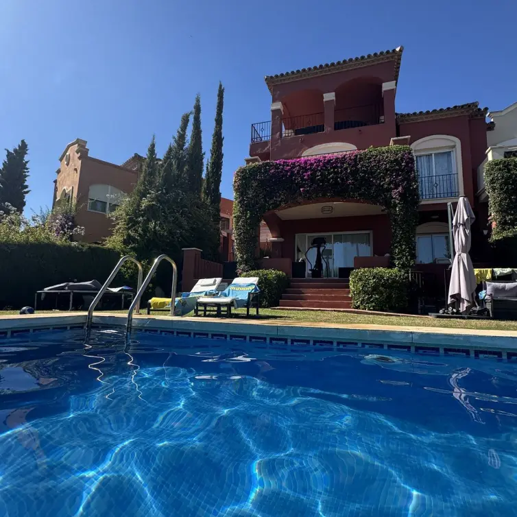 Venta de villa independiente en Puerto Banús