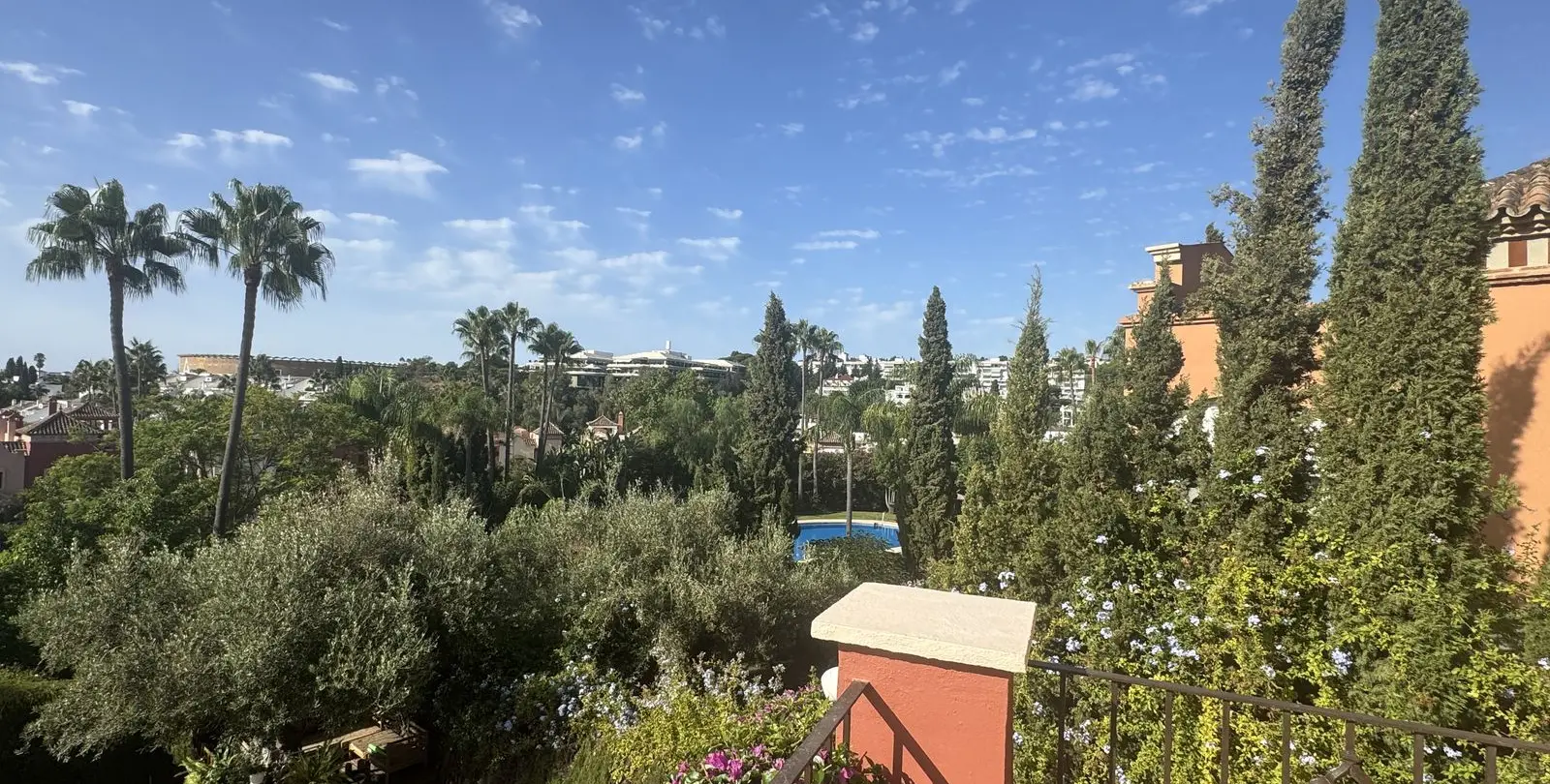 Продажа  отдельно стоящей виллы в Puerto Banús 18
