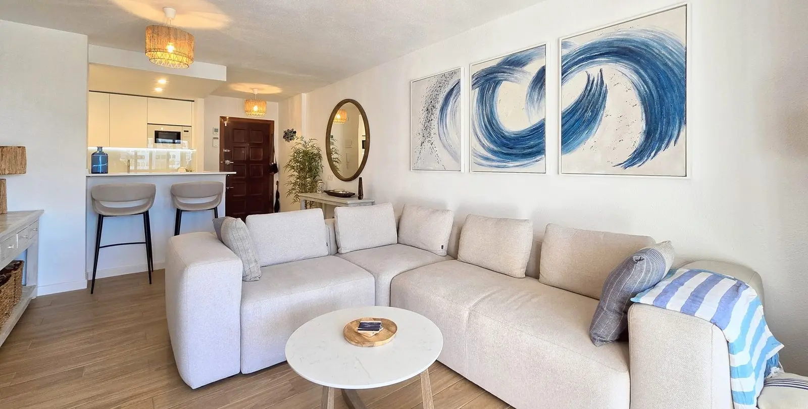 Sale of middle floor apartment in La Duquesa 11