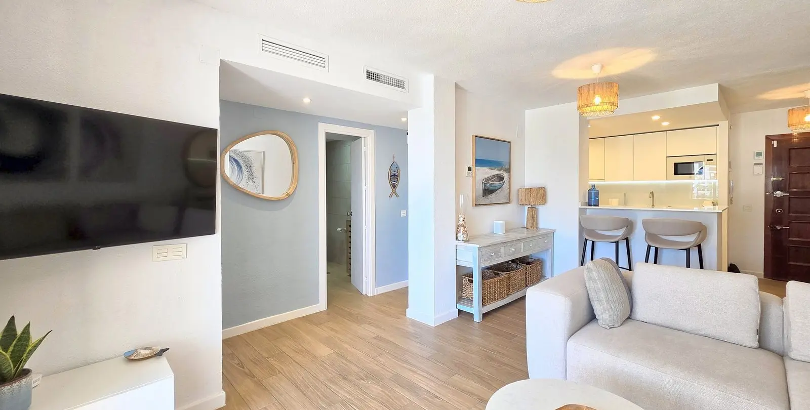 Sale of middle floor apartment in La Duquesa 12