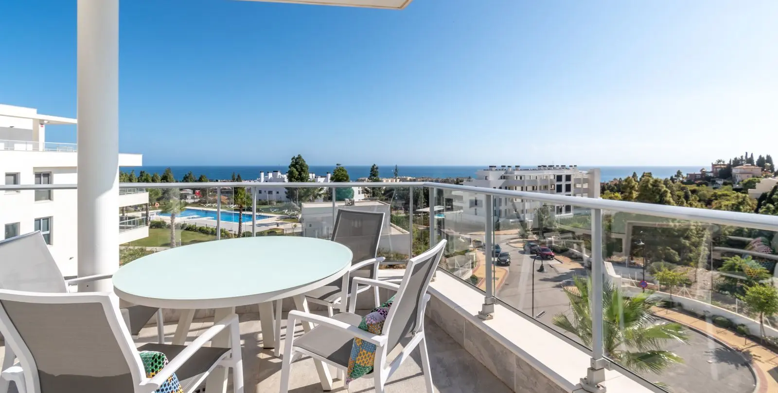 Sale of middle floor apartment in Mijas Costa 1