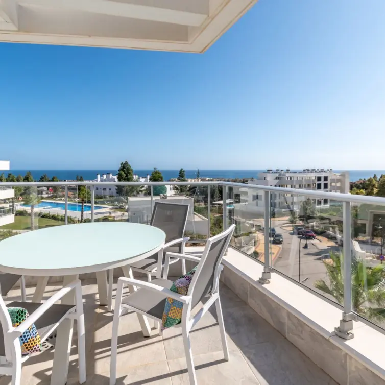 Sale of middle floor apartment in Mijas Costa