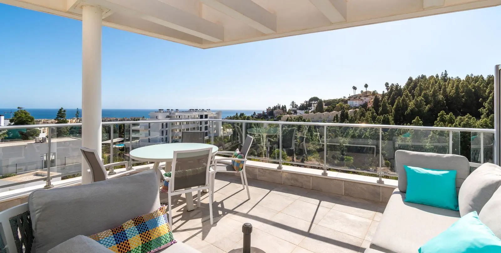 Sale of middle floor apartment in Mijas Costa 2