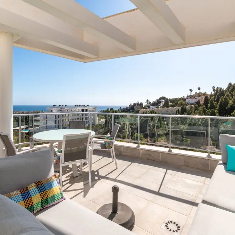 Sale of middle floor apartment in Mijas Costa