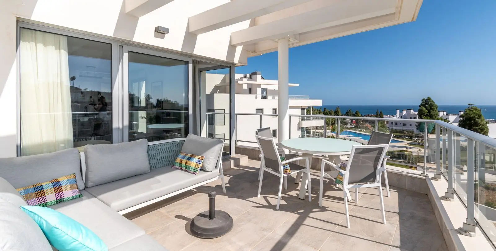 Sale of middle floor apartment in Mijas Costa 3