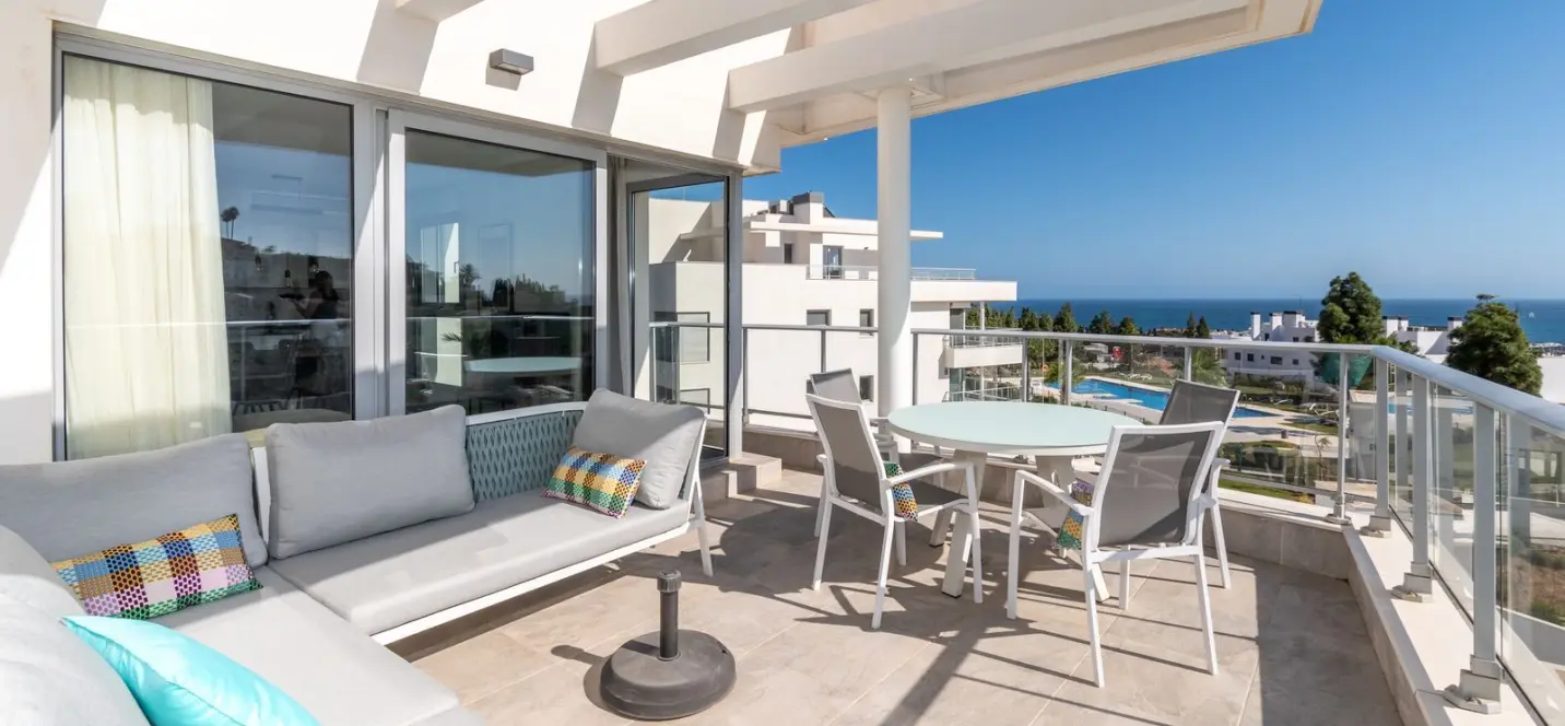 Sale of middle floor apartment in Mijas Costa 2