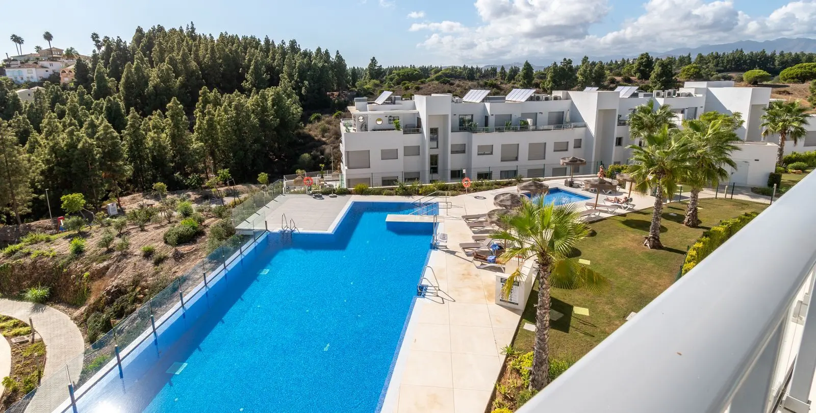 Sale of middle floor apartment in Mijas Costa 4