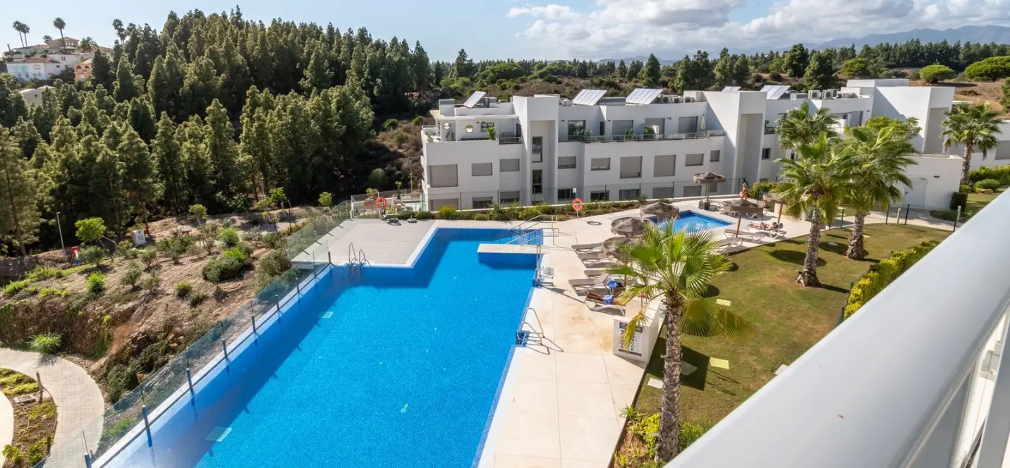Sale of middle floor apartment in Mijas Costa 3