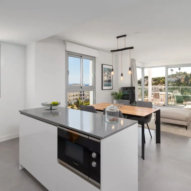 Sale of middle floor apartment in Mijas Costa
