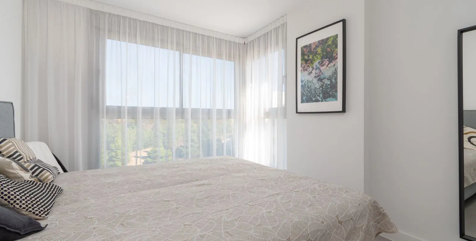Sale of middle floor apartment in Mijas Costa 11