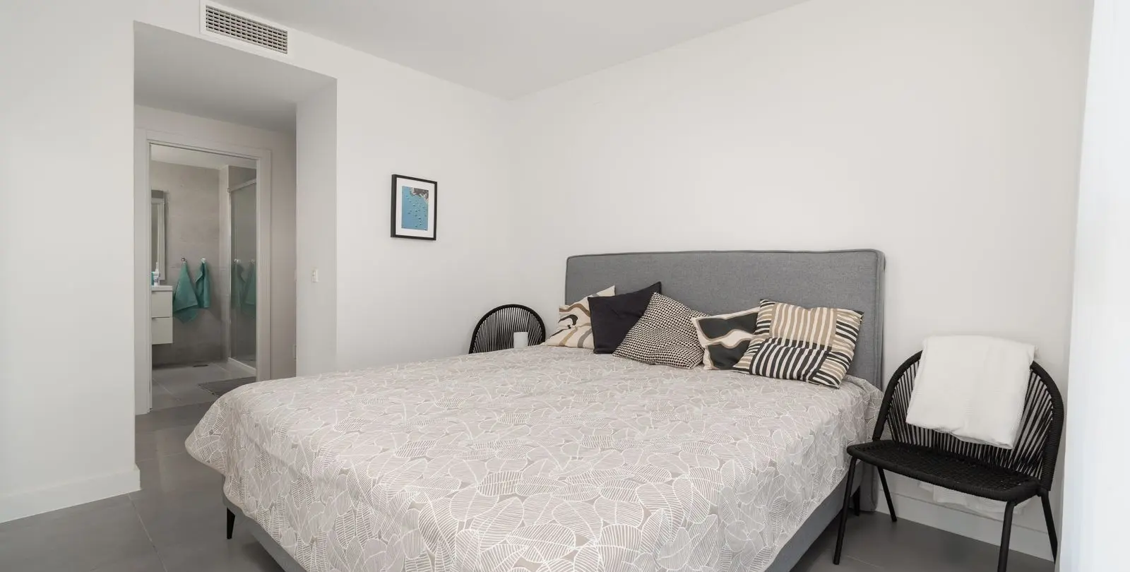 Sale of middle floor apartment in Mijas Costa 12