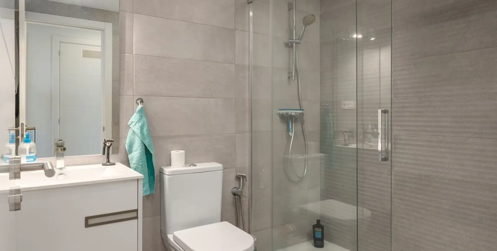 Sale of middle floor apartment in Mijas Costa 13