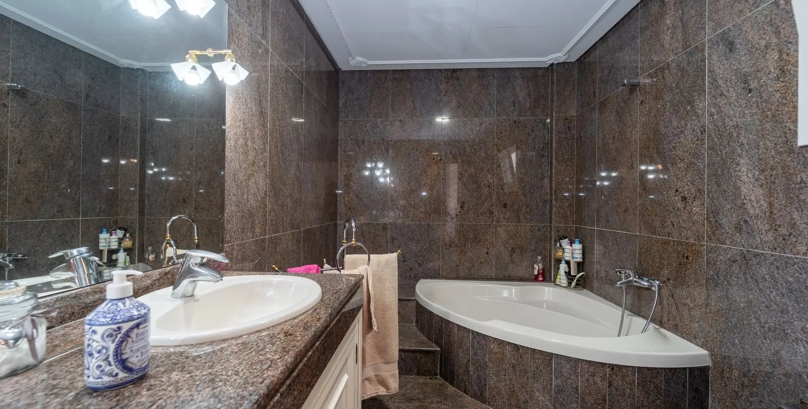 Sale of detached villa in Fuengirola 23