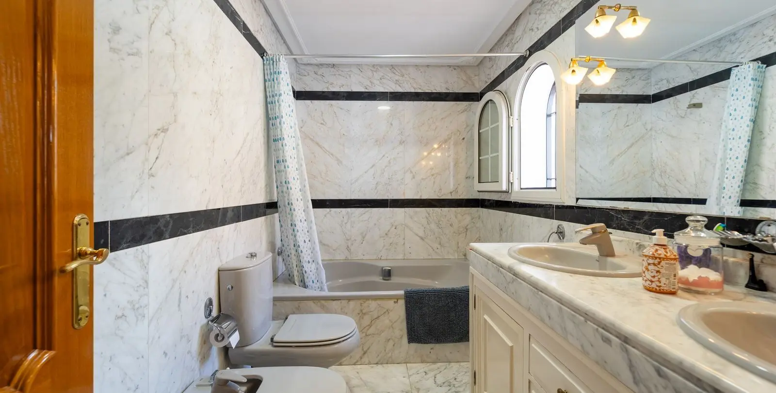 Sale of detached villa in Fuengirola 27