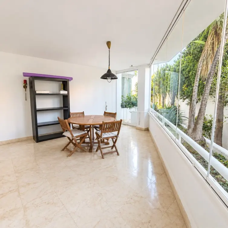 Продажа апартаментов на среднем этаже в Marbella