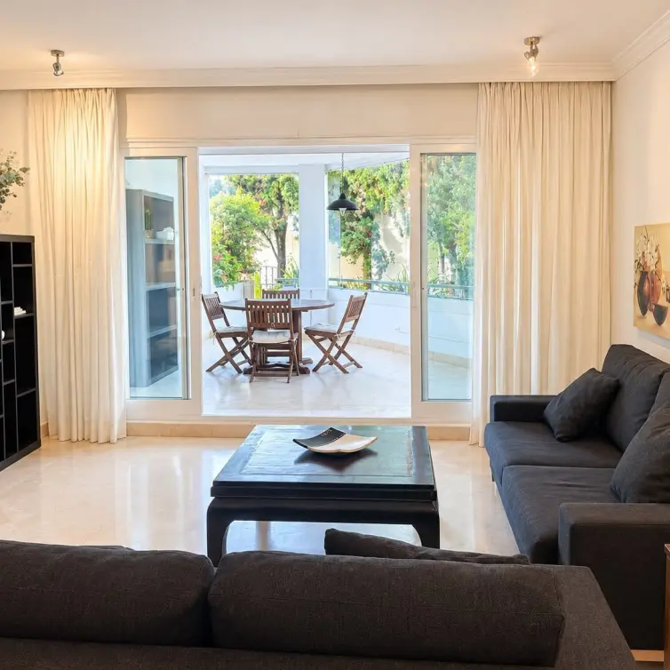 Продажа апартаментов на среднем этаже в Marbella