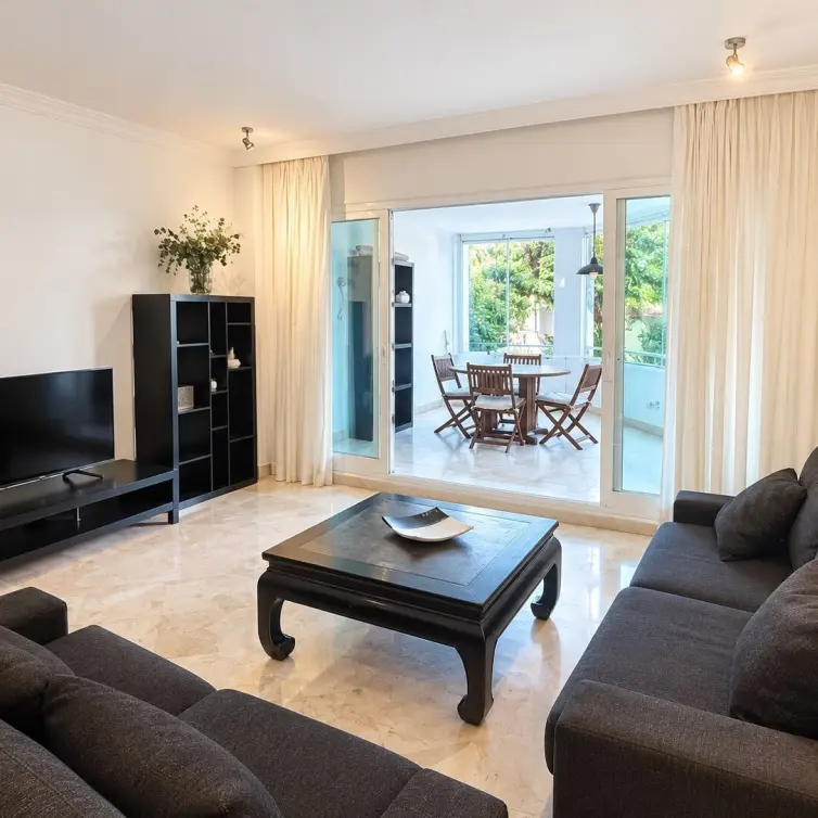 Продажа апартаментов на среднем этаже в Marbella