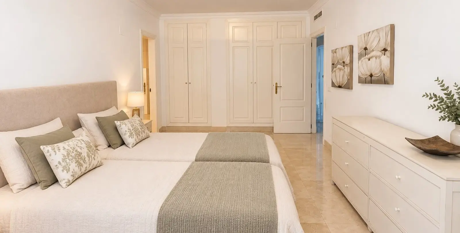 Venta de apartamento en planta media en Marbella 9