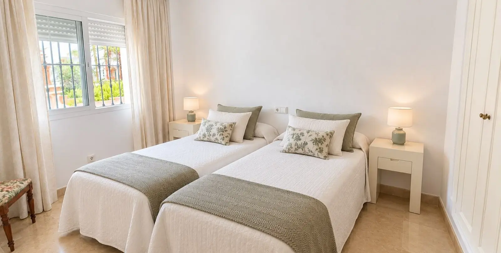 Venta de apartamento en planta media en Marbella 10