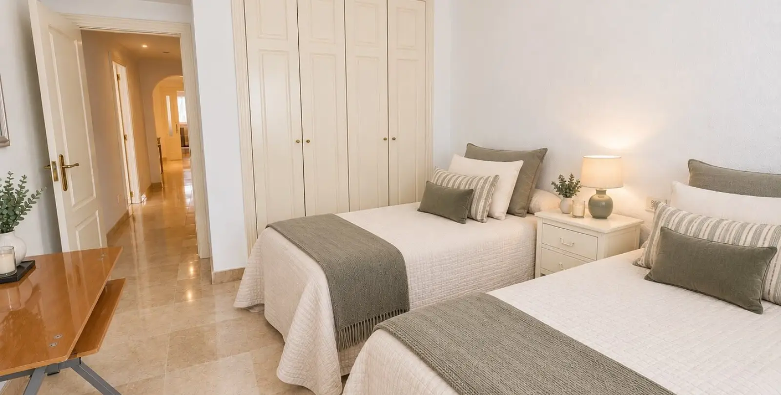 Venta de apartamento en planta media en Marbella 11
