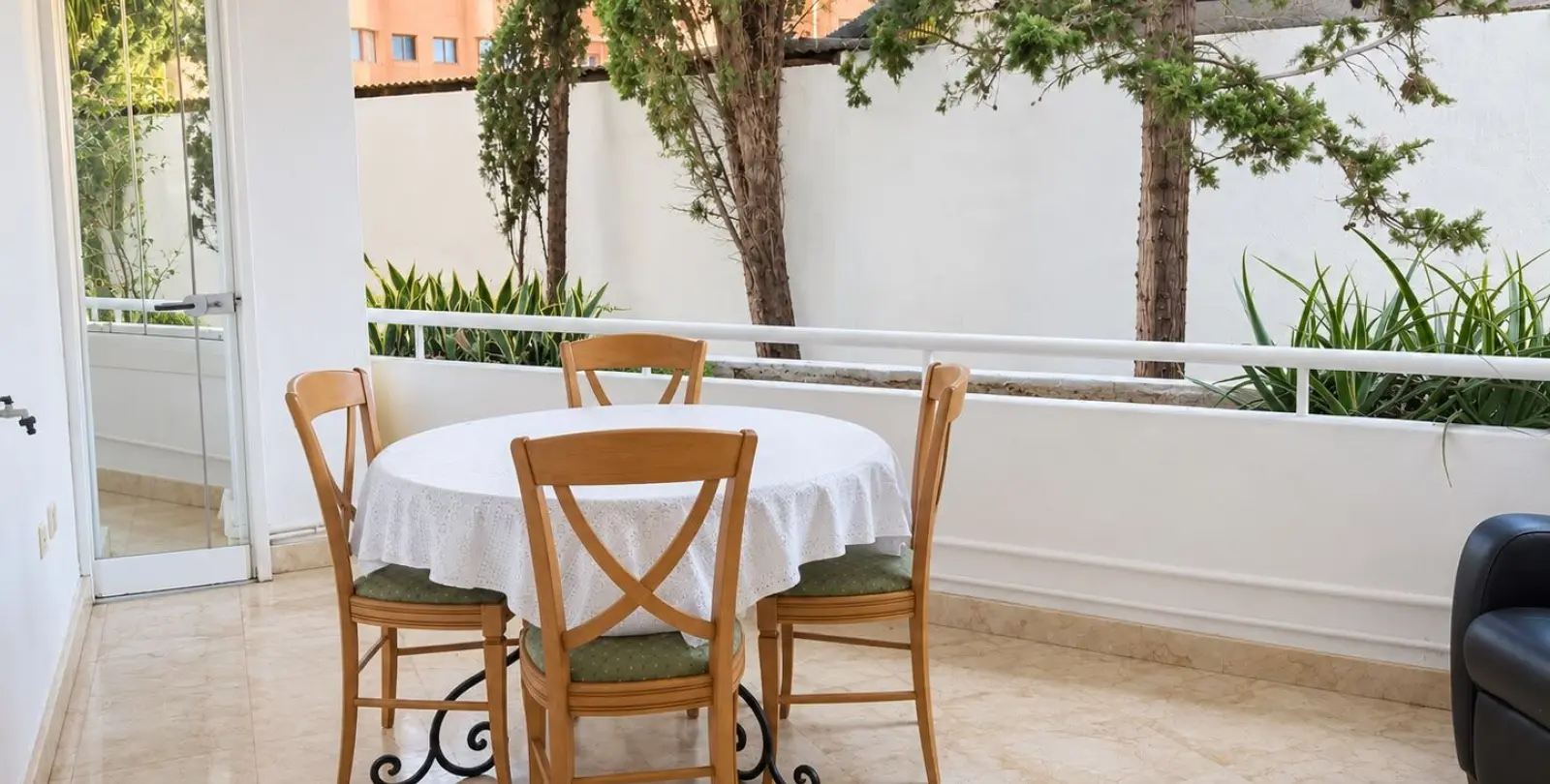 Venta de apartamento en planta media en Marbella 12