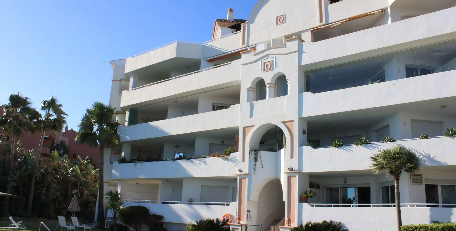 Venta de apartamento en planta media en Marbella 16