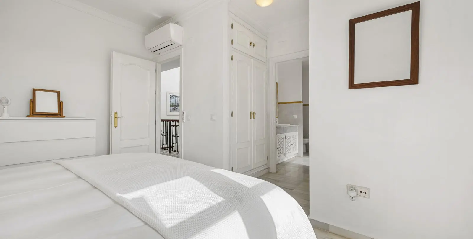 Продажа таунхауса в Guadalmina Alta 12