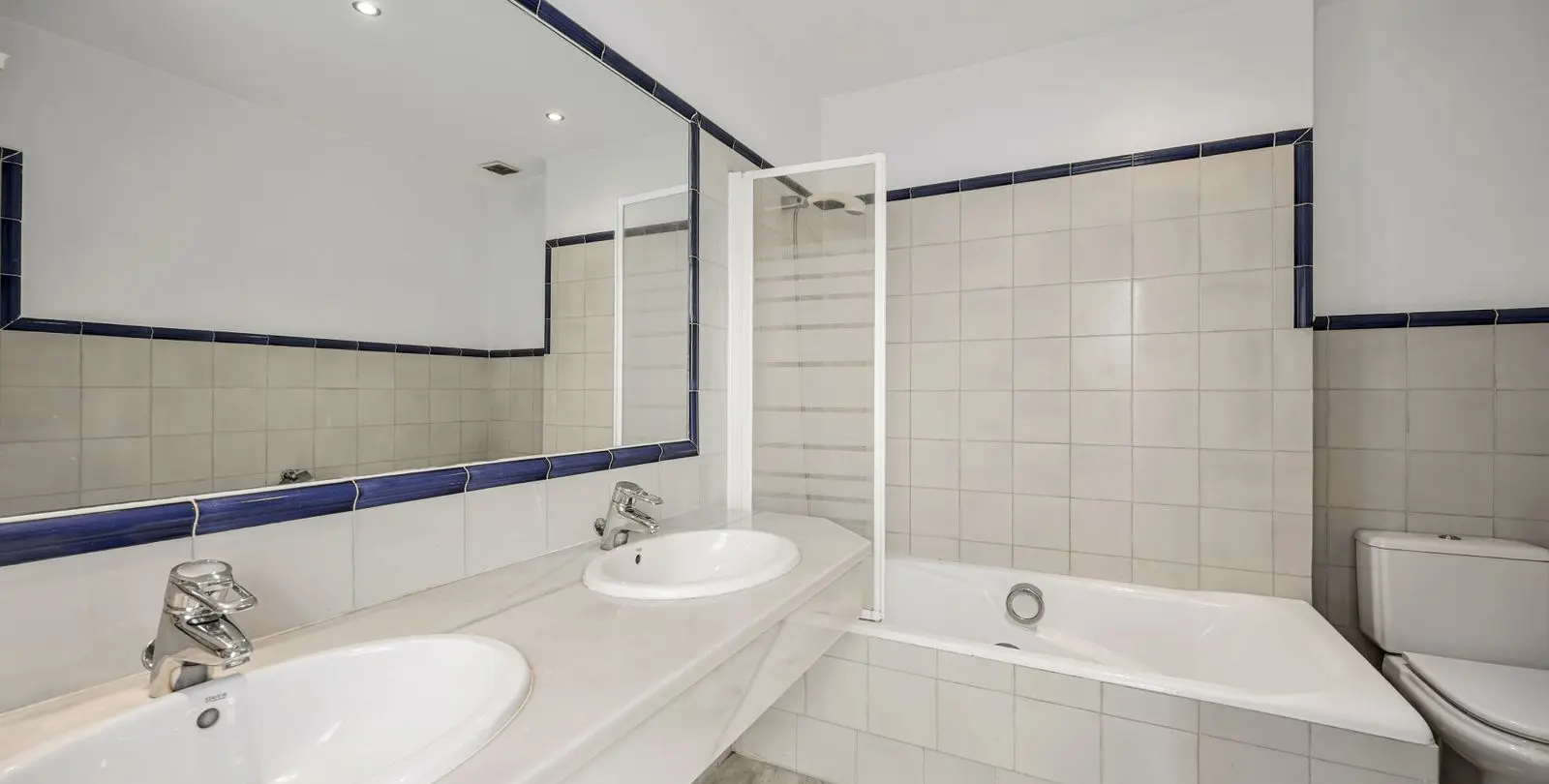 Продажа таунхауса в Guadalmina Alta 19