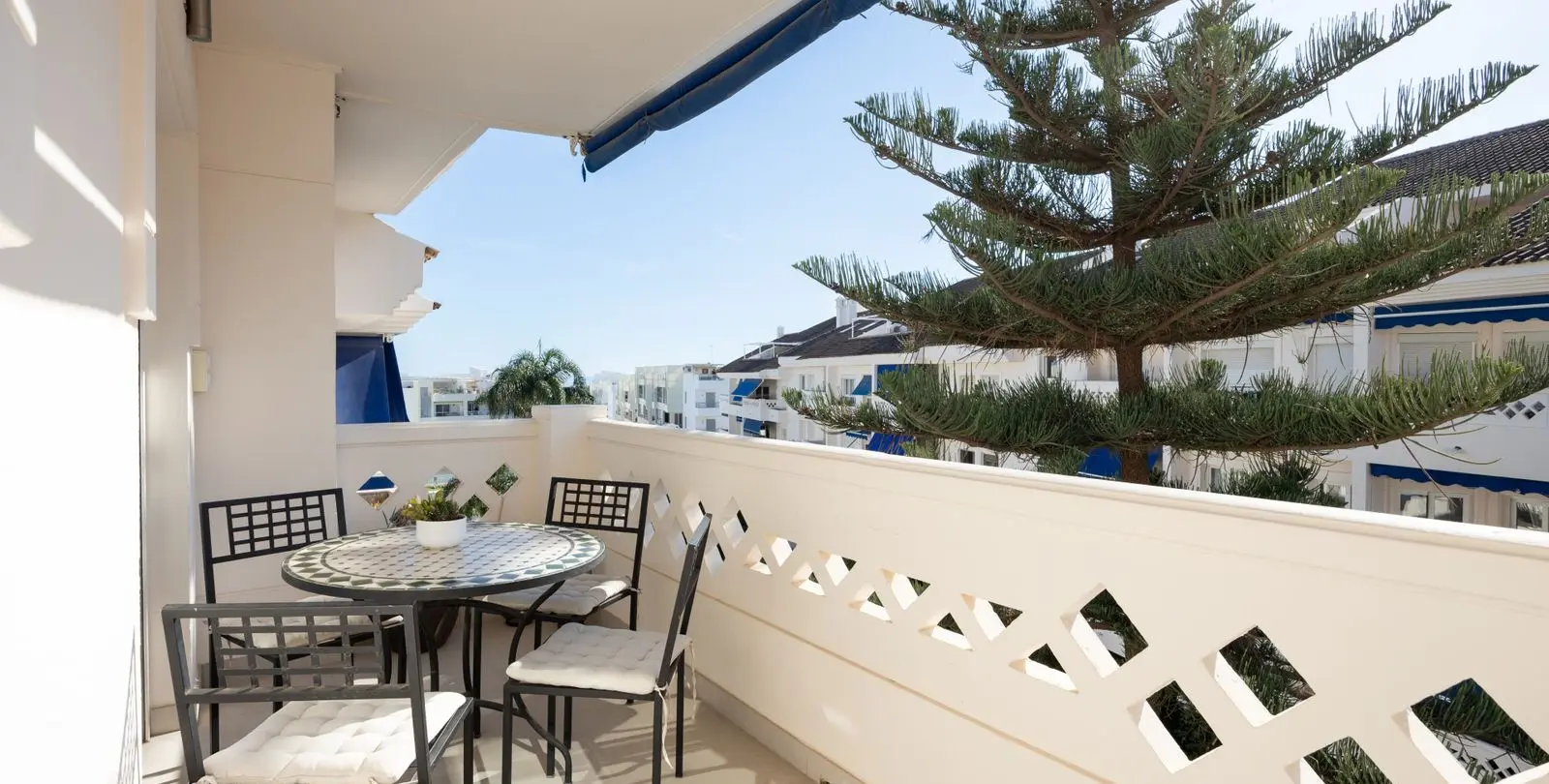 Venta de ático dúplex en San Pedro de Alcántara 22