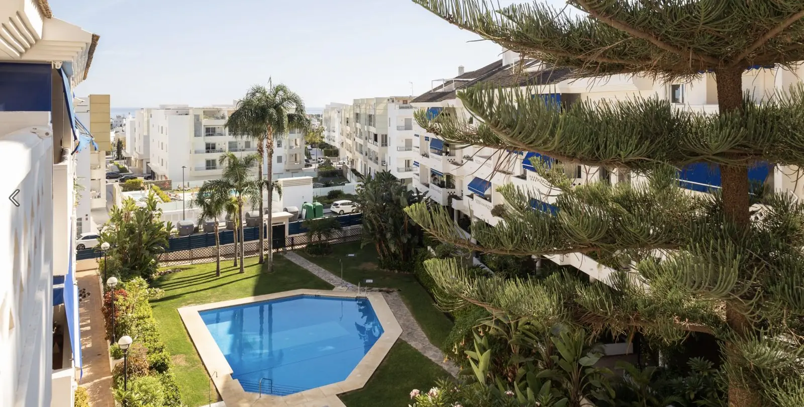 Venta de ático dúplex en San Pedro de Alcántara 23