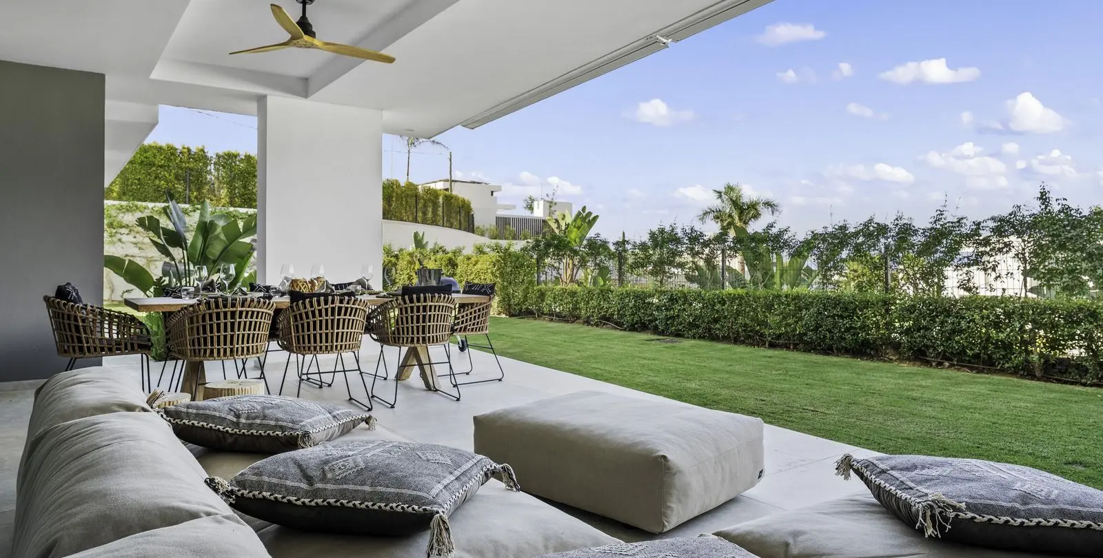 Продажа апартаментов на первом этаже в Marbella 2