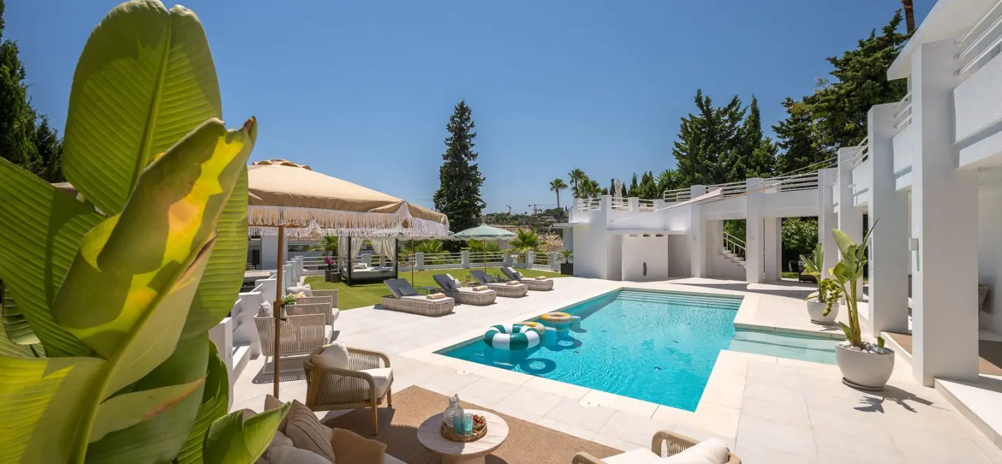 Venta de villa independiente en Nueva Andalucía 1