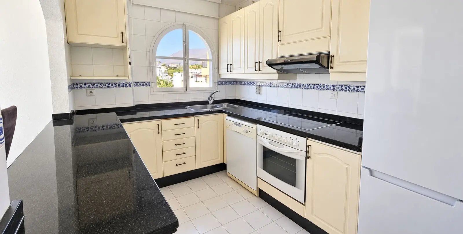 Продажа пентхауса в Estepona 8