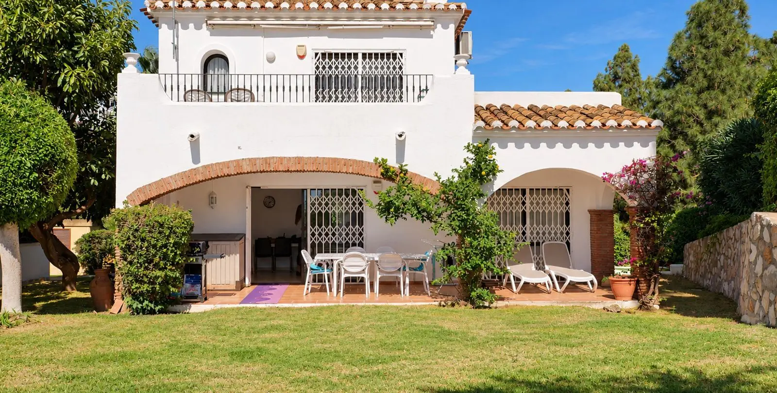 Venta de villa independiente en Calahonda 1