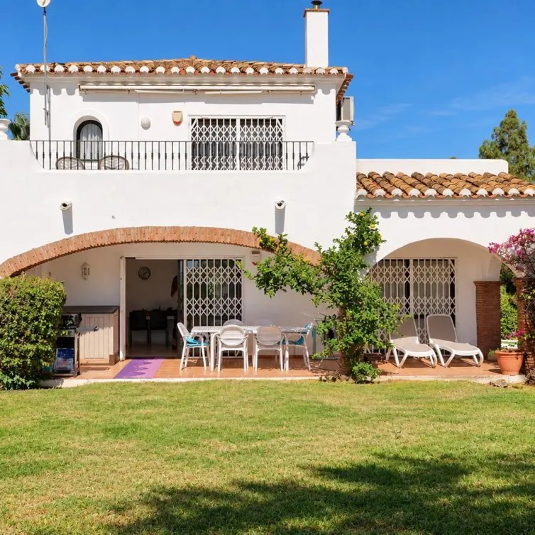 Venta de villa independiente en Calahonda