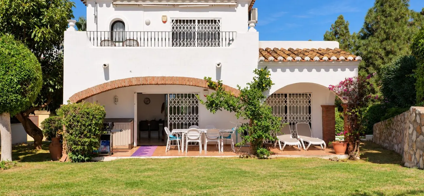 Venta de villa independiente en Calahonda 0