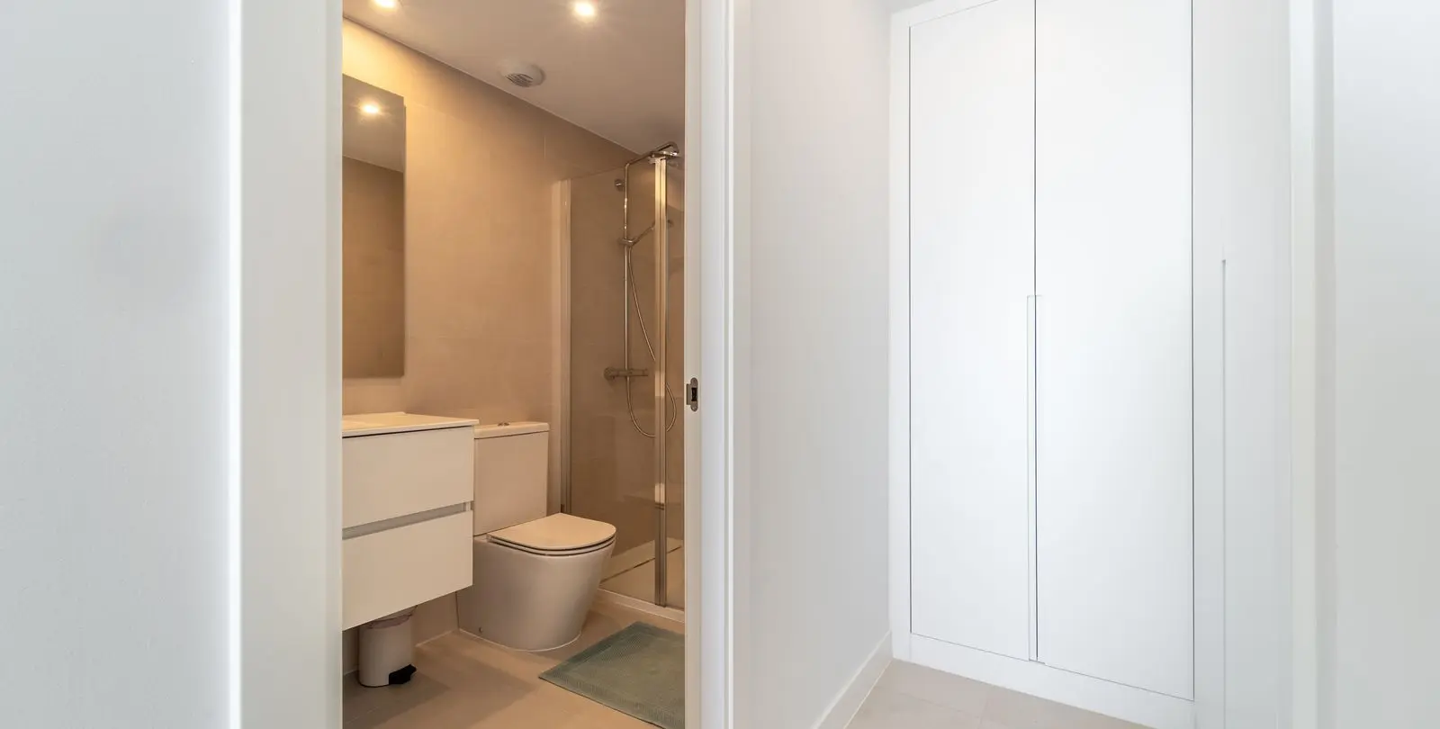 Venta de apartamento en planta media en Rincón de la Victoria 25